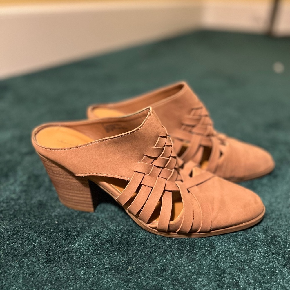 Universal Thread nude mules